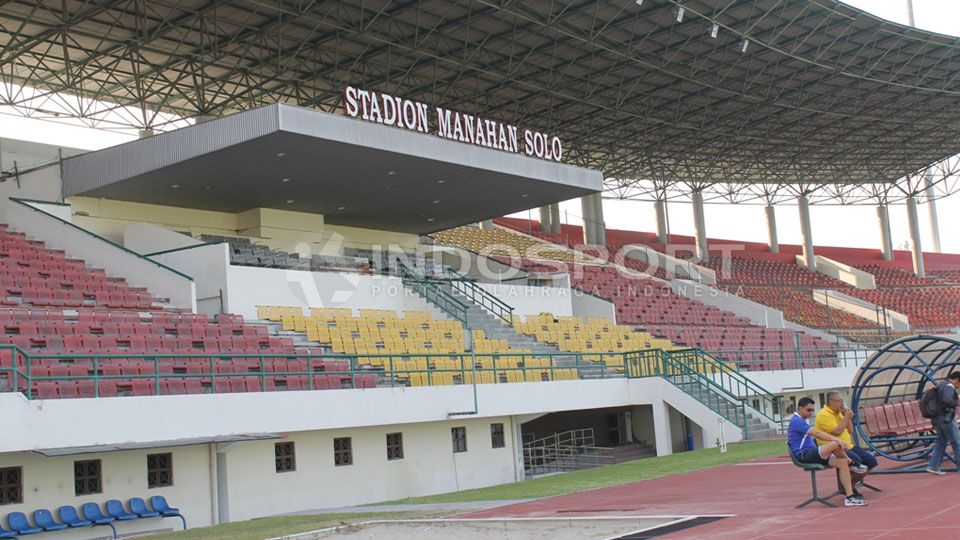 Stadion Manahan juga dilengkapi dengan tribun tertutup (VIP) di sisi tribun bagian barat. Copyright: © Raditya Erwiyanto/INDOSPORT